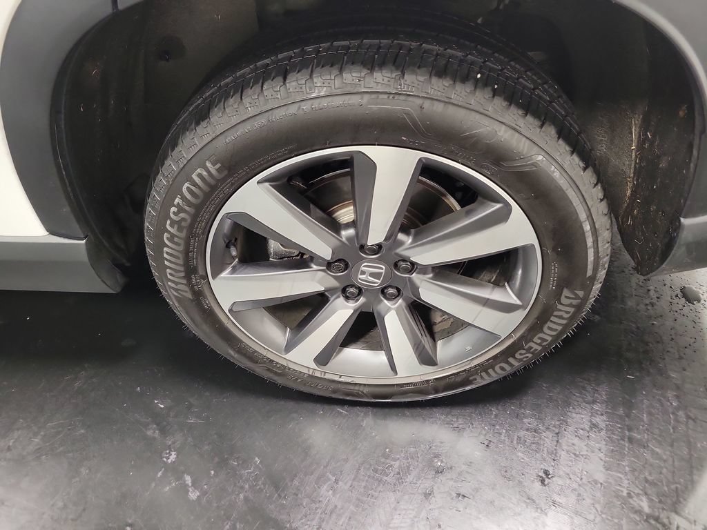 Used 2025 Honda Pilot Touring image 12