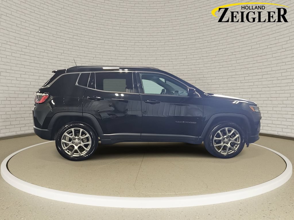Used 2024 Jeep Compass Latitude AWD/4WD image 4