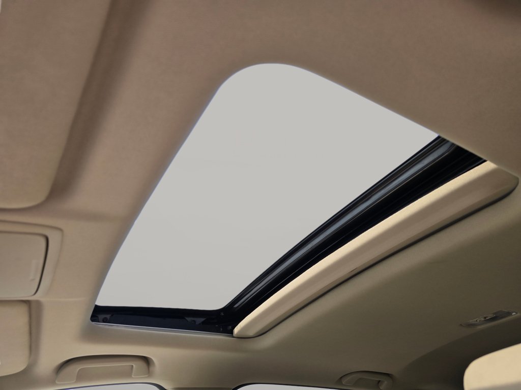 Used 2022 Honda CR-V Touring image 5