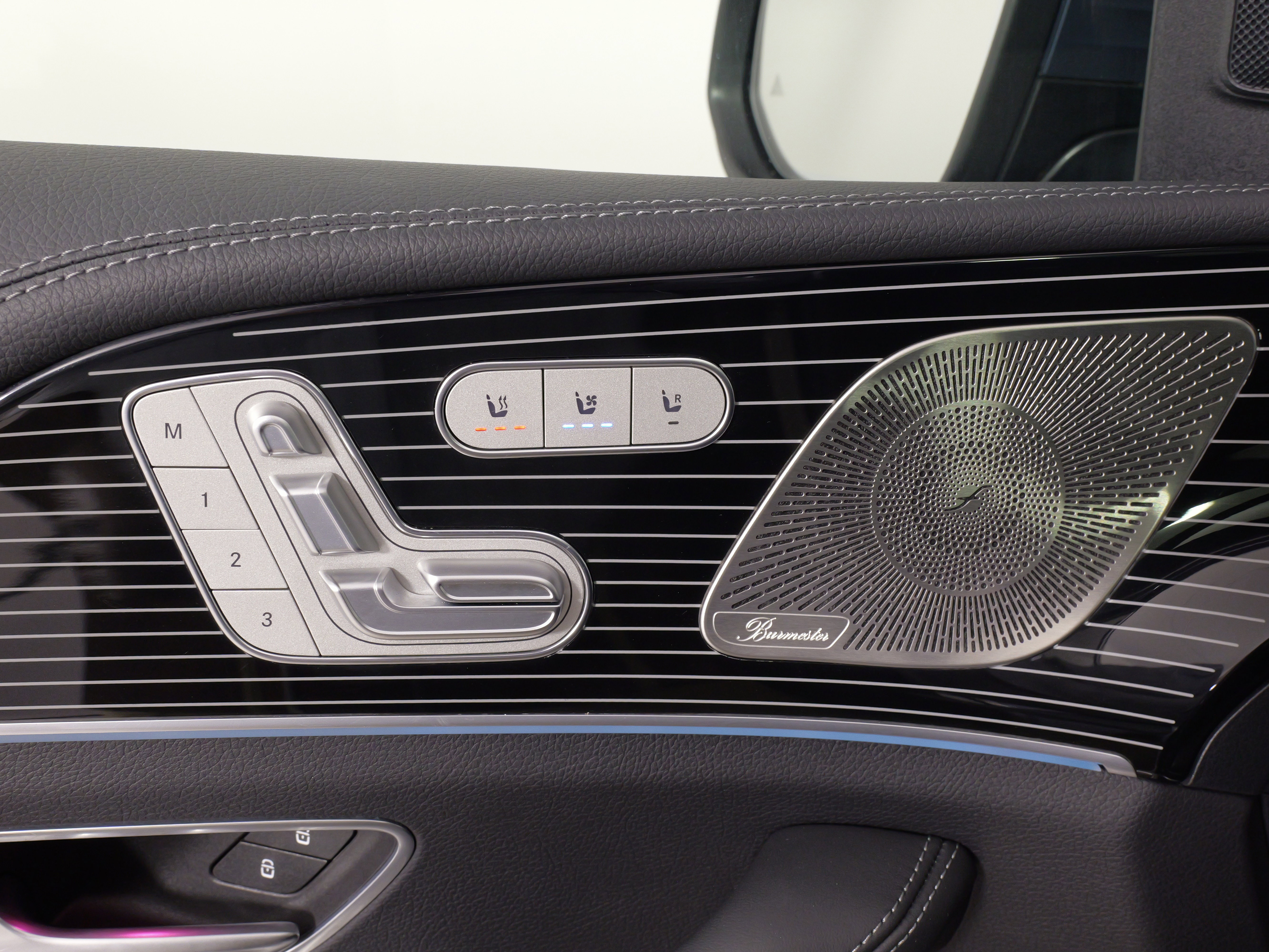 Used 2025 Mercedes-Benz GLE 53 AMG 4MATIC w/ Acoustic Comfort Package image 27