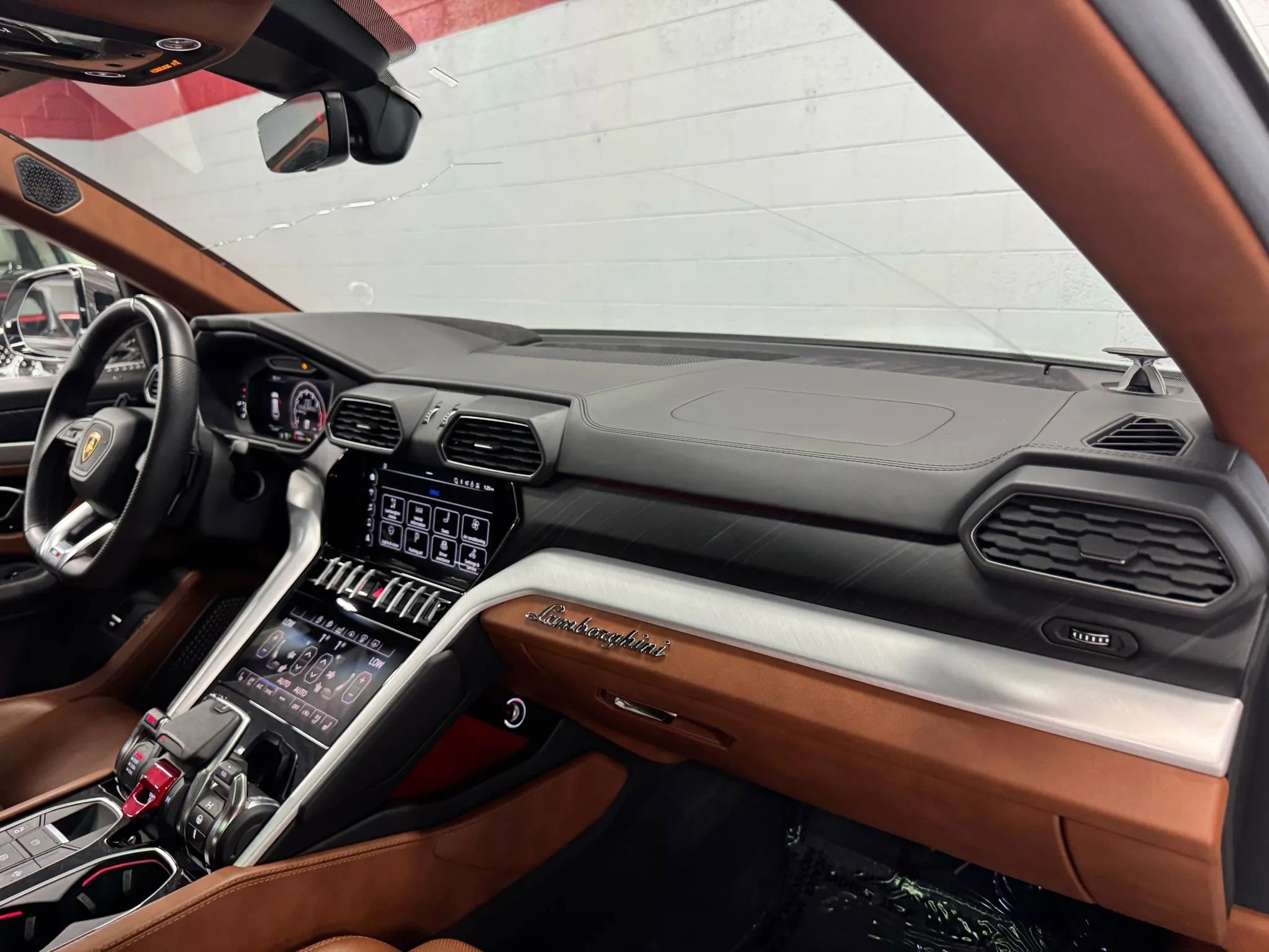 Used 2021 Lamborghini Urus image 41