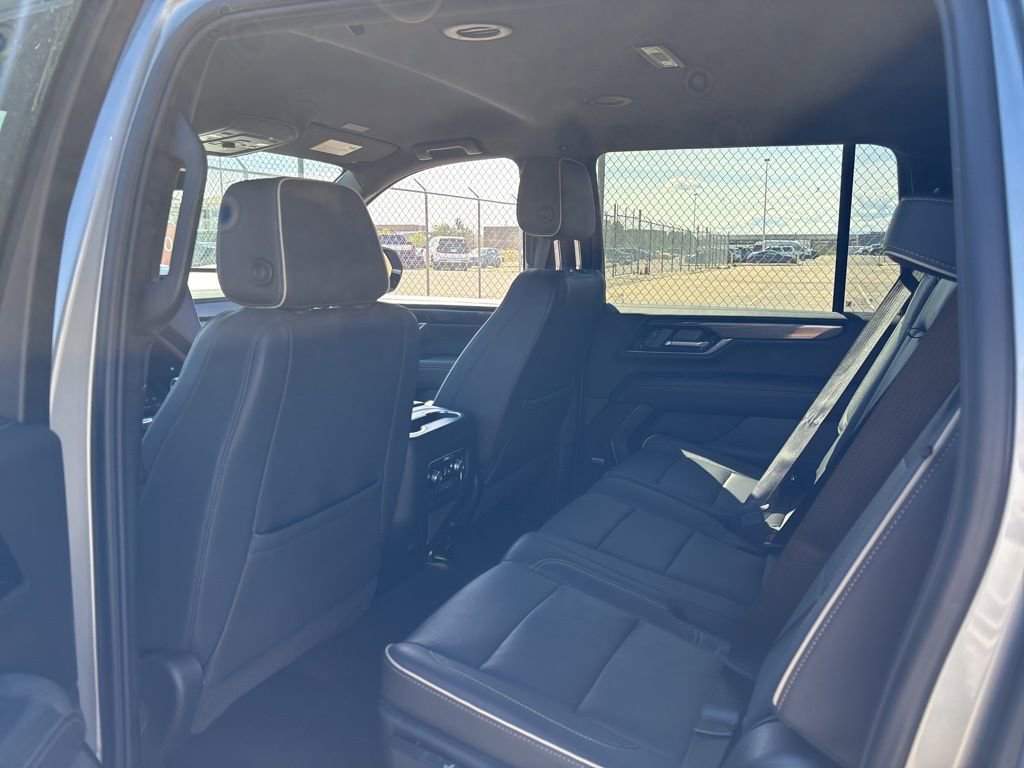 Used 2025 GMC Yukon XL Elevation image 8