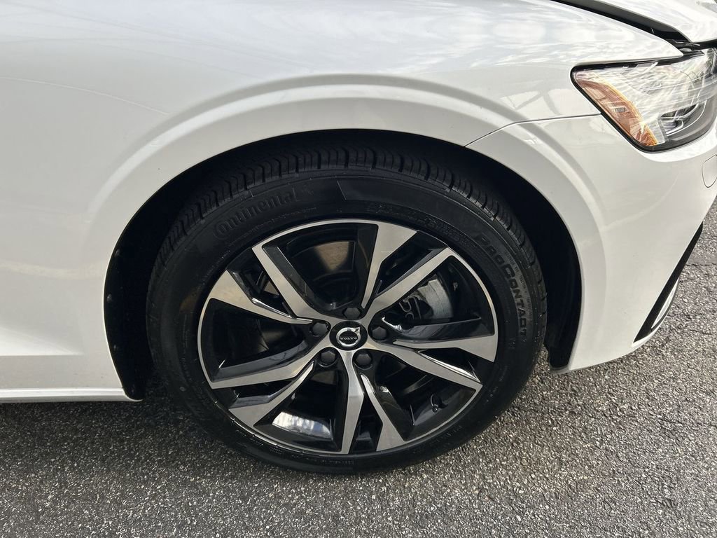 Certified 2025 Volvo S60 B5 Core AWD/4WD image 13