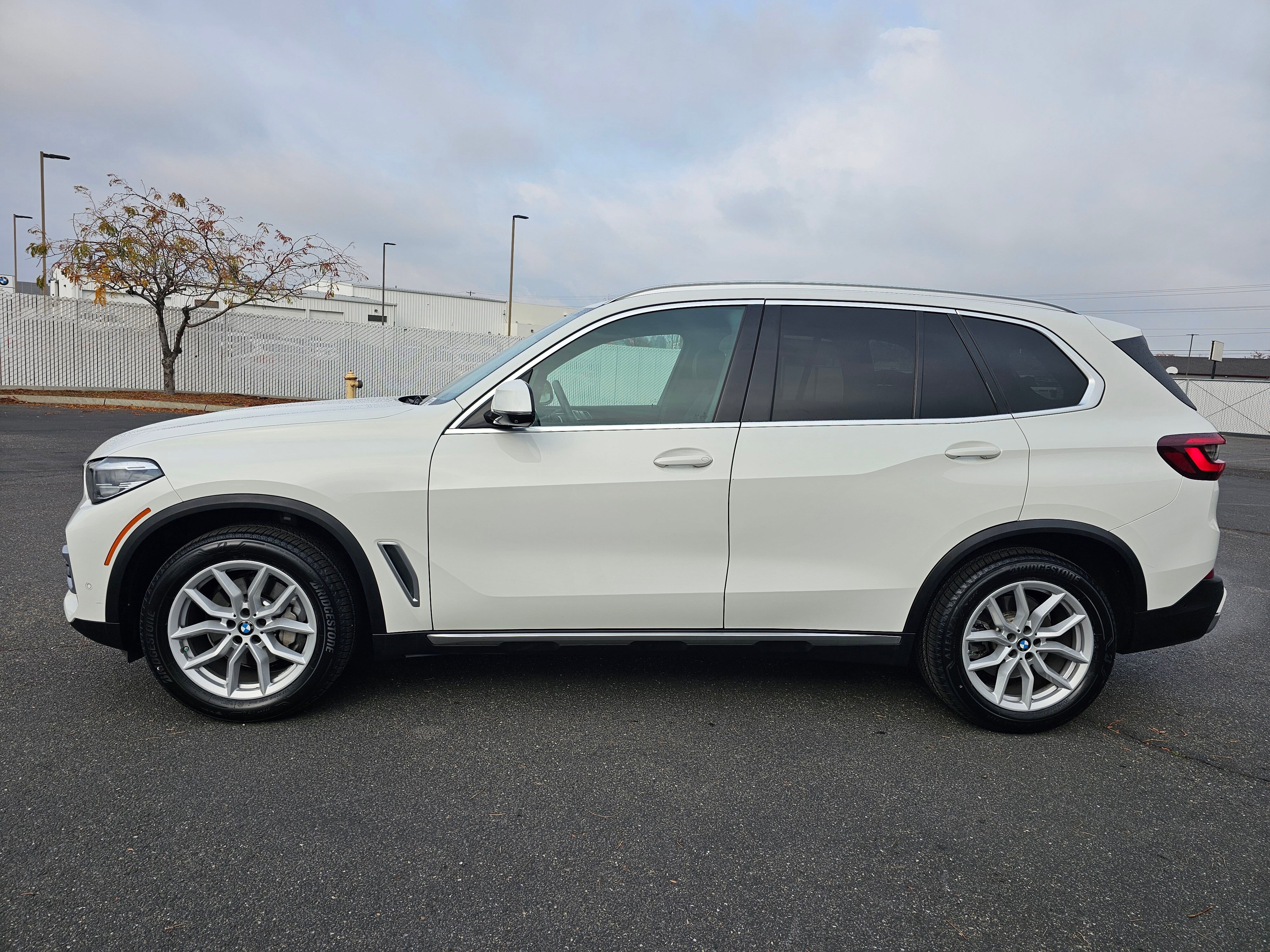 Certified 2022 BMW X5 xDrive40i w/ Parking Assistance Package image 3