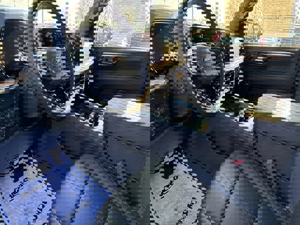 New 2026 Chevrolet Suburban High Country image 2