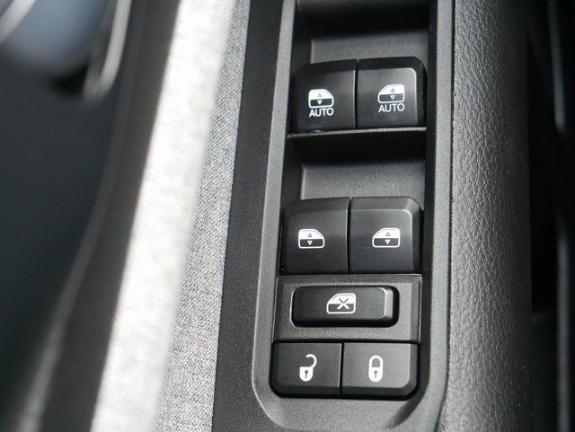 Used 2024 Jeep Compass Latitude image 28