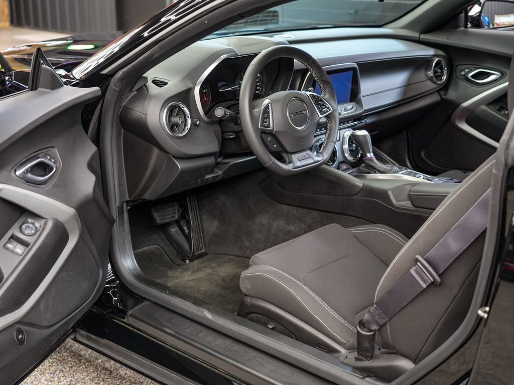 Used 2017 Chevrolet Camaro SS RWD image 11