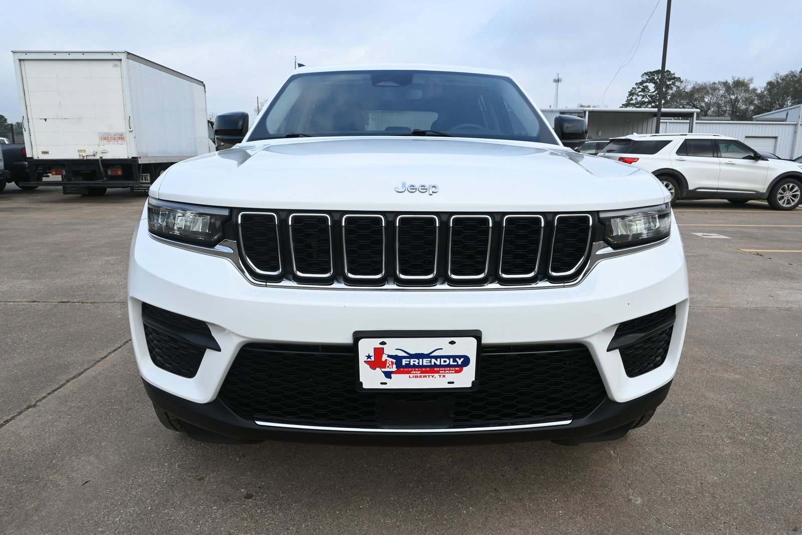 Used 2023 Jeep Grand Cherokee Laredo w/ Luxury Tech Group I image 6