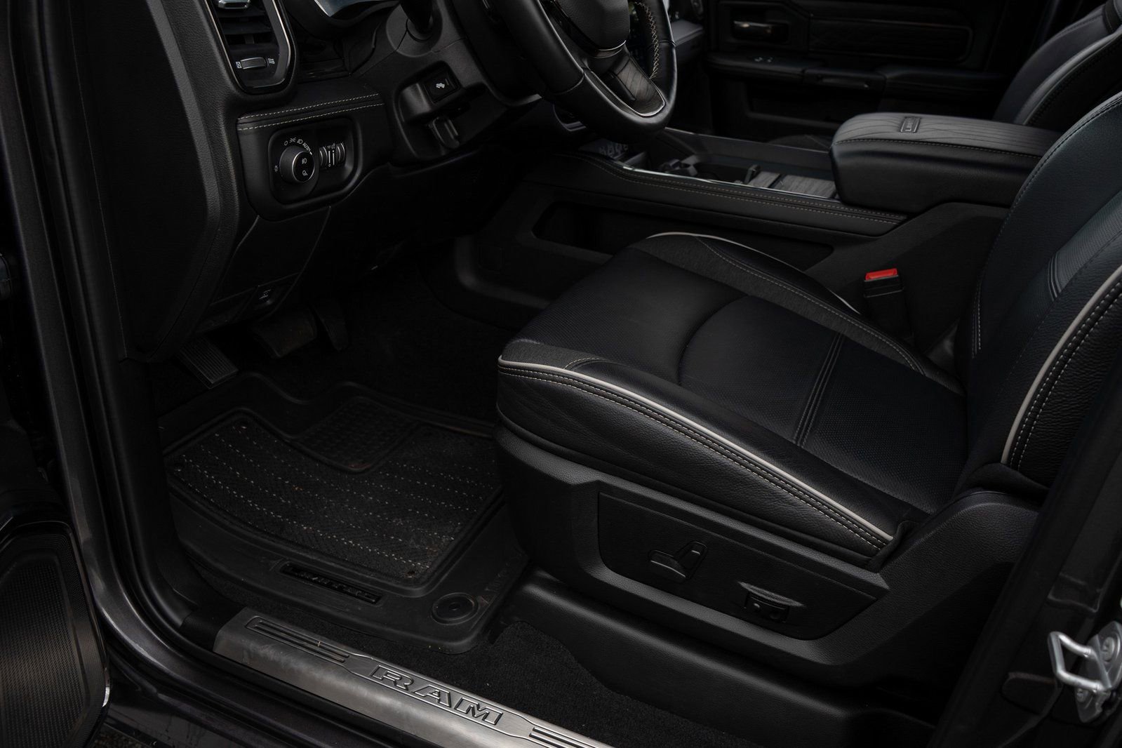 Used 2025 RAM 3500 Limited image 26