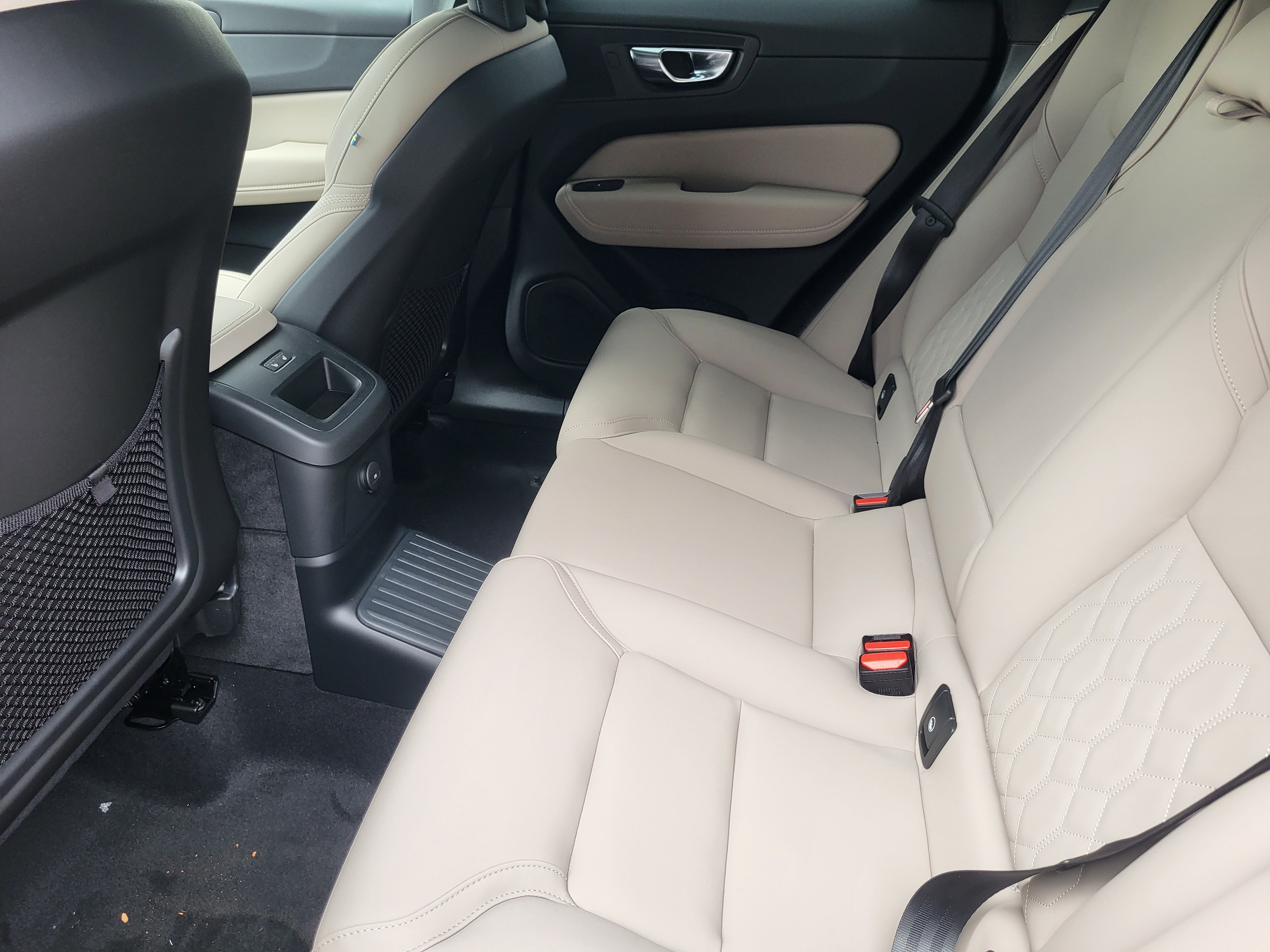 New 2026 Volvo XC60 T8 Plus w/ Protection Package Premier AWD/4WD image 14