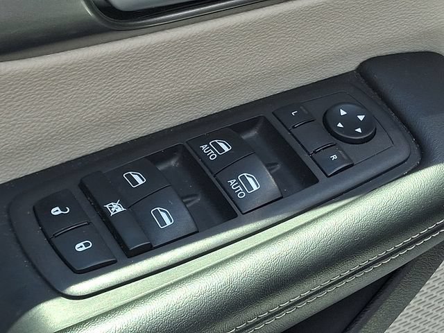 Used 2024 Chrysler Pacifica Touring-L FWD image 26