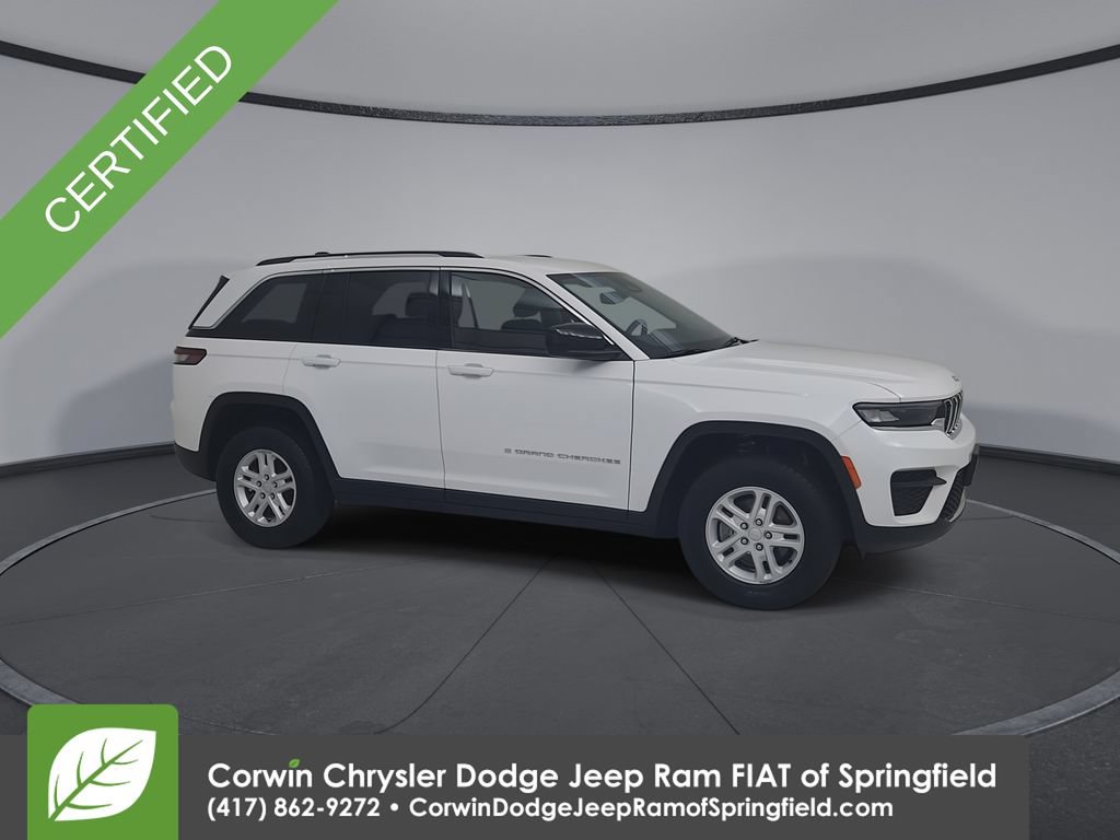 Used 2023 Jeep Grand Cherokee Laredo AWD/4WD image 2
