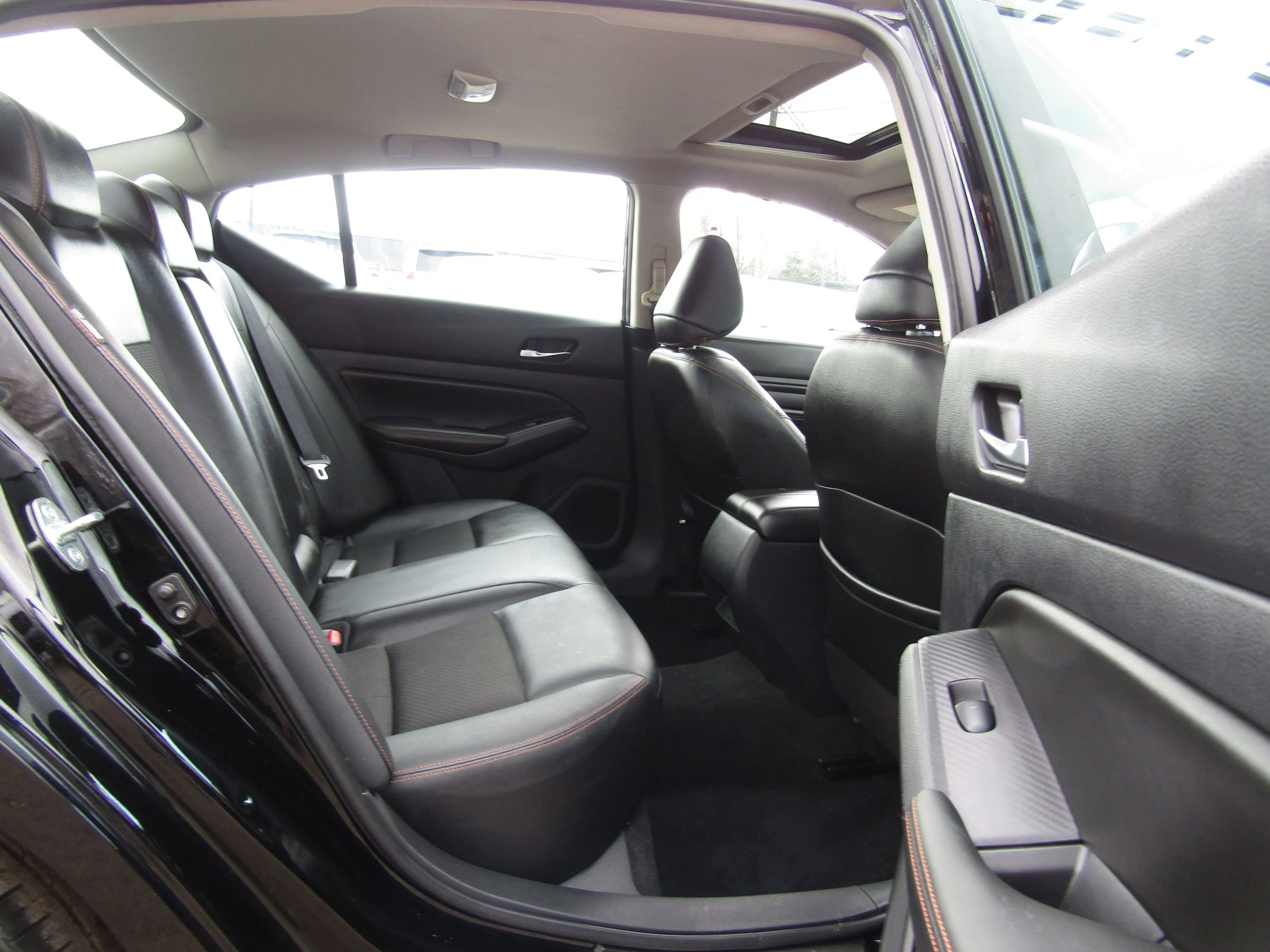 Used 2019 Nissan Altima 2.5 SR w/ SR Premium Package image 12