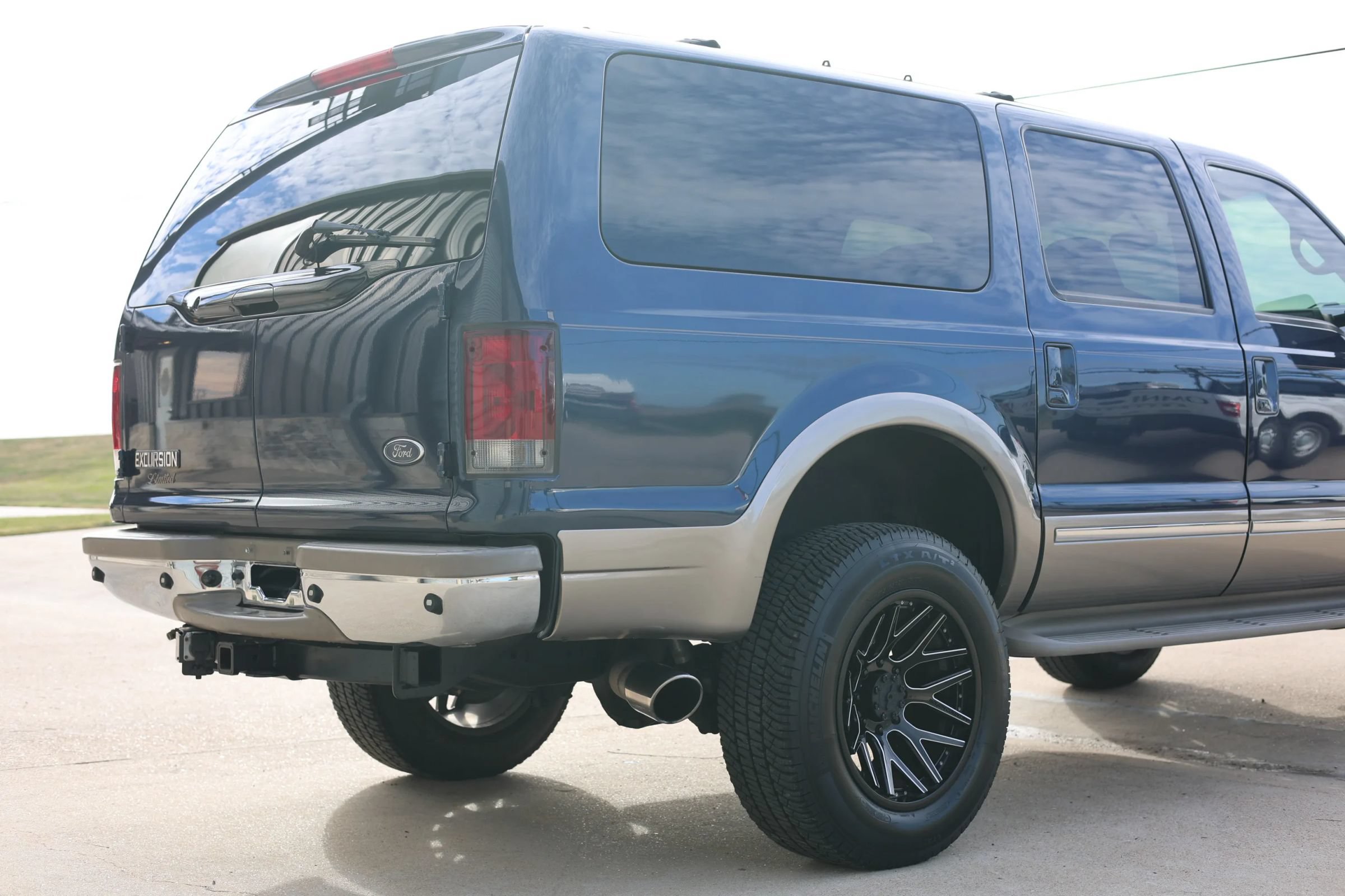 Used 2002 Ford Excursion Limited AWD/4WD image 4