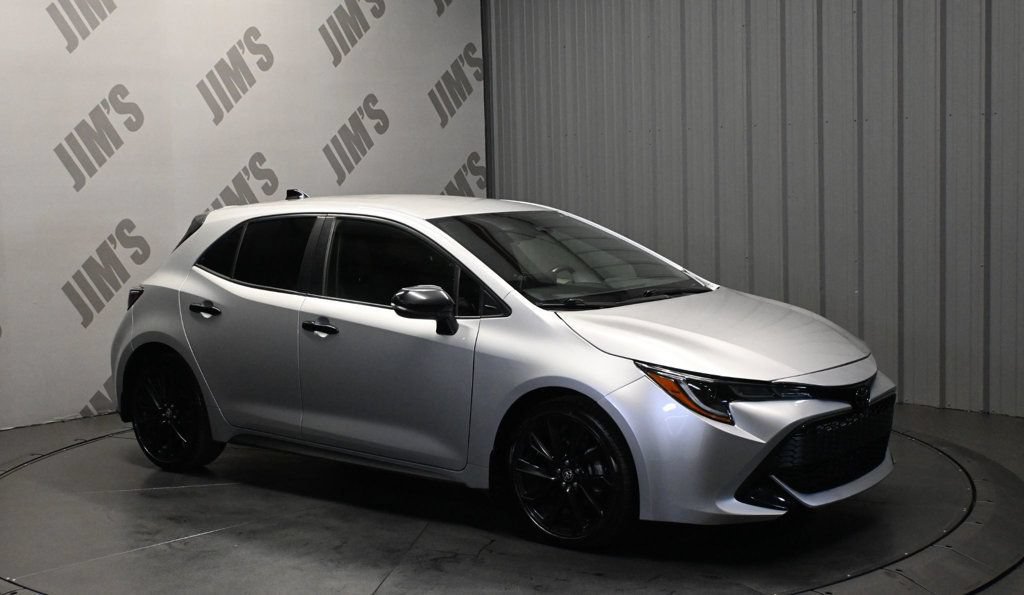Used 2022 Toyota Corolla SE FWD image 3