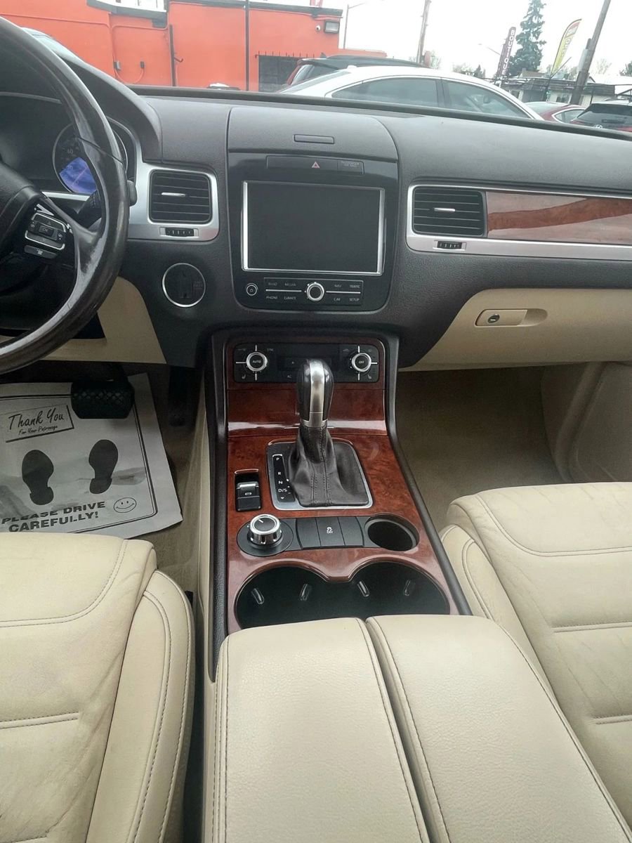 Used 2013 Volkswagen Touareg TDI image 12