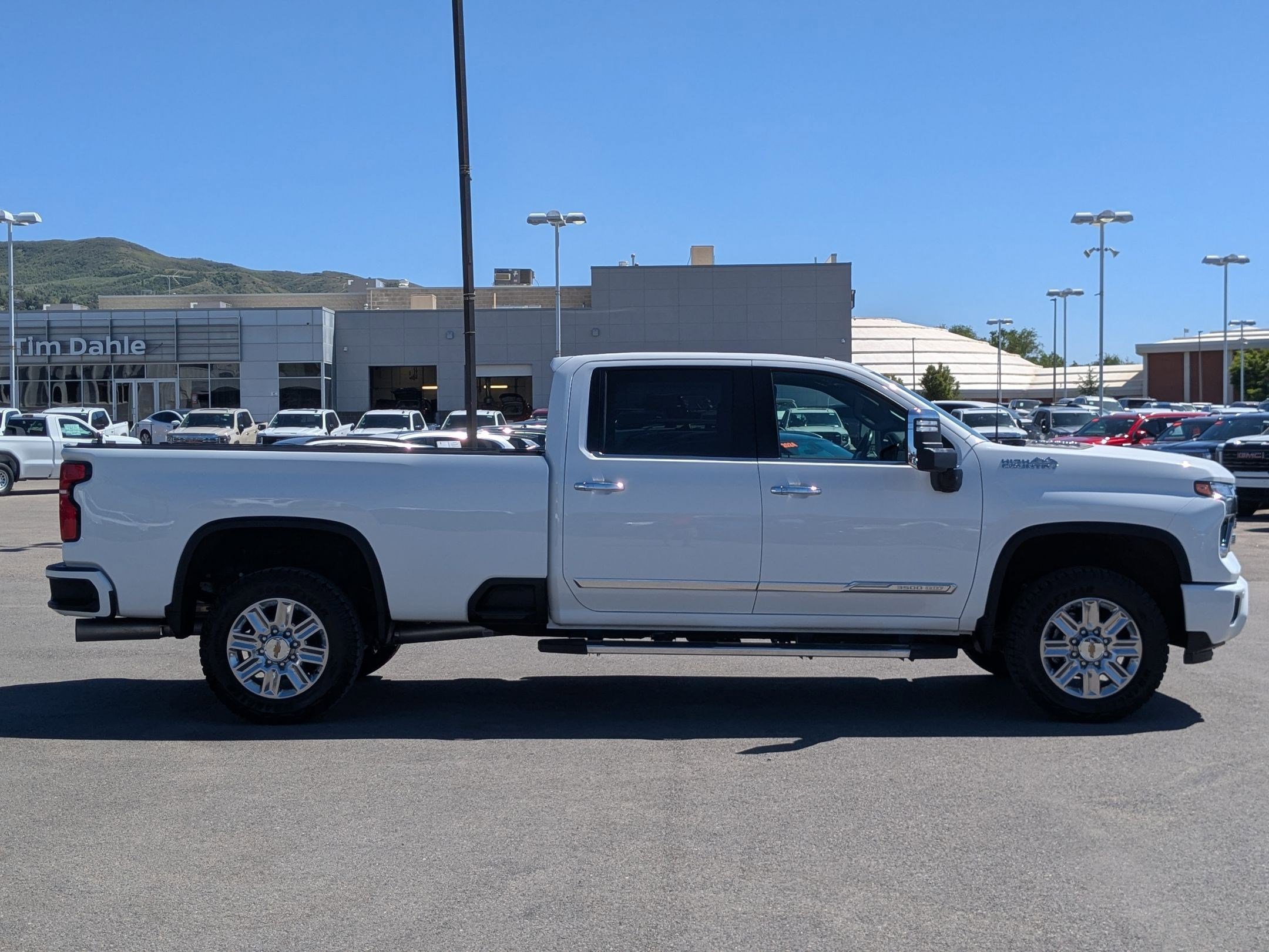 Used 2025 Chevrolet Silverado 3500 High Country w/ Technology Package AWD/4WD image 6