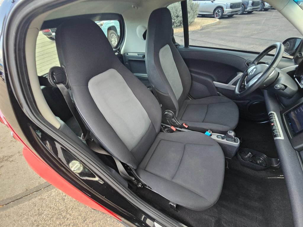 Used 2014 smart fortwo passion RWD image 12