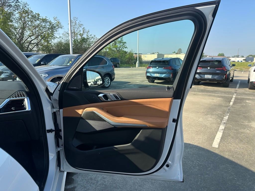 Certified 2024 BMW X7 xDrive40i w/ M Sport Package image 35