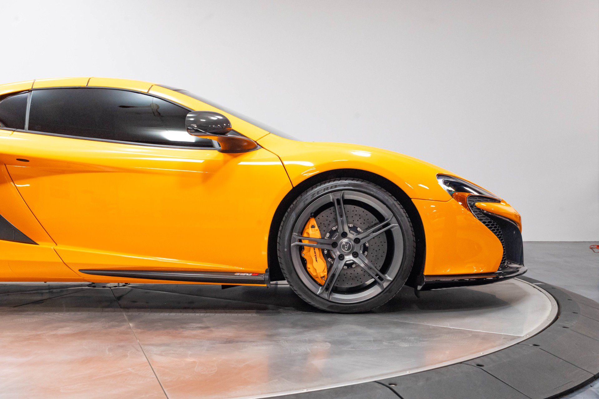 Used 2015 McLaren 650S Spider RWD image 29