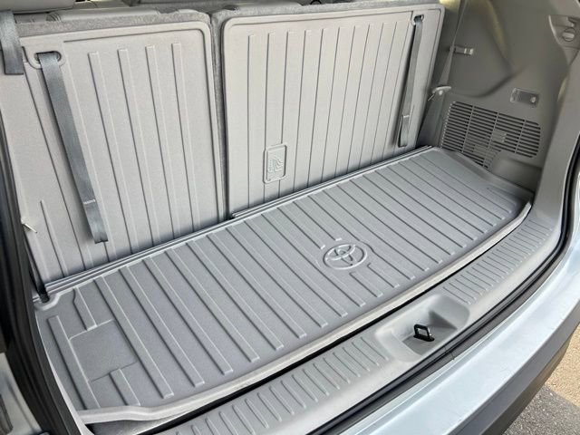 Used 2017 Toyota Highlander XLE image 24