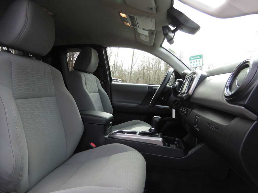 Used 2019 Toyota Tacoma SR5 AWD/4WD image 13