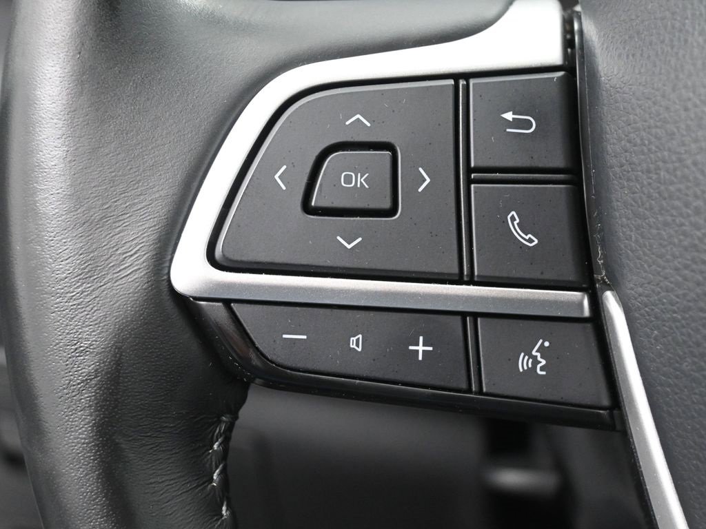 Certified 2023 Toyota Highlander XSE image 17