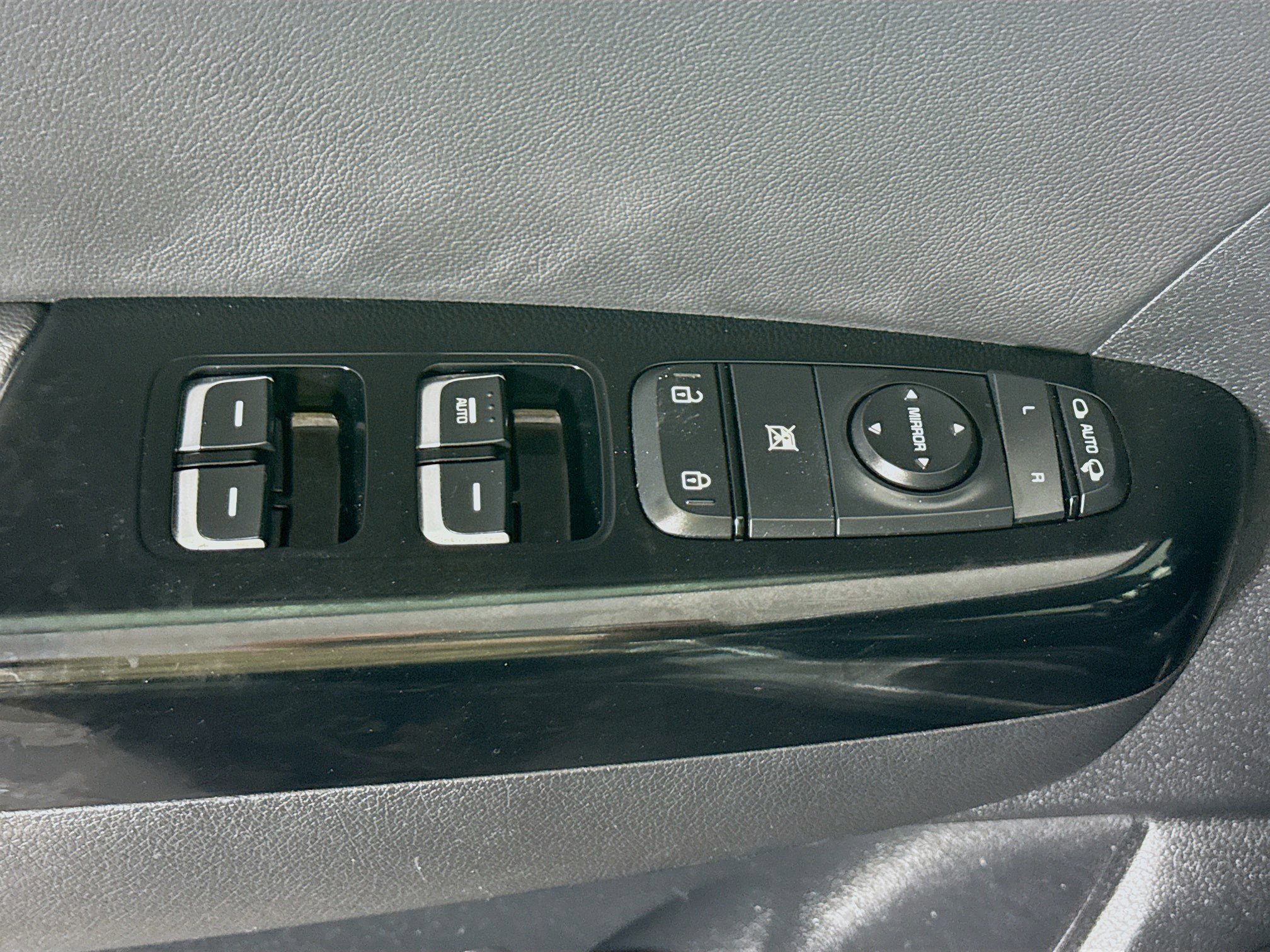 Used 2020 Kia Sportage EX image 24