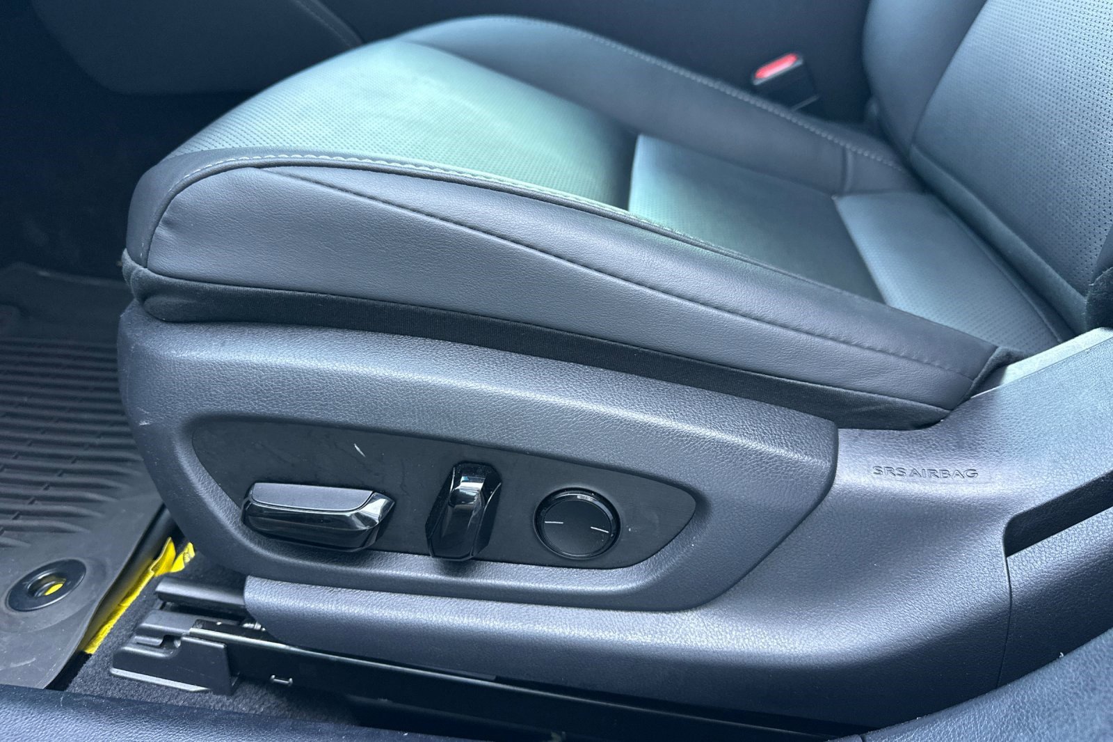 Certified 2025 Lexus ES 300h w/ Premium Package image 14