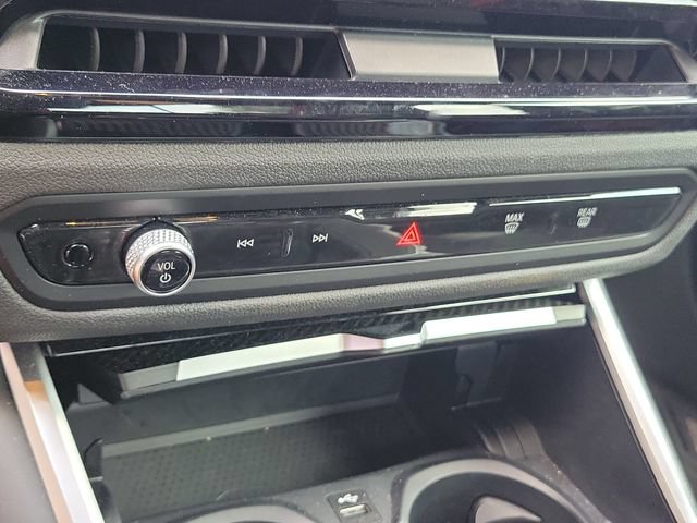 Used 2026 BMW M2 w/ Lighting Package RWD image 31