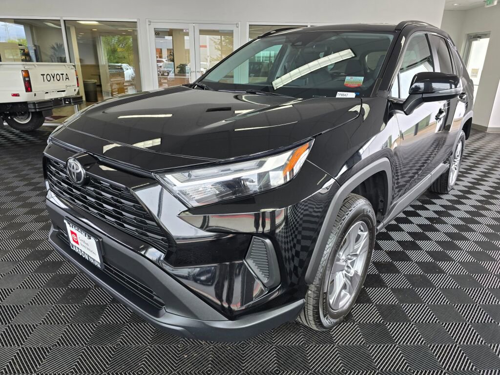 Used 2025 Toyota RAV4 XLE AWD/4WD image 7