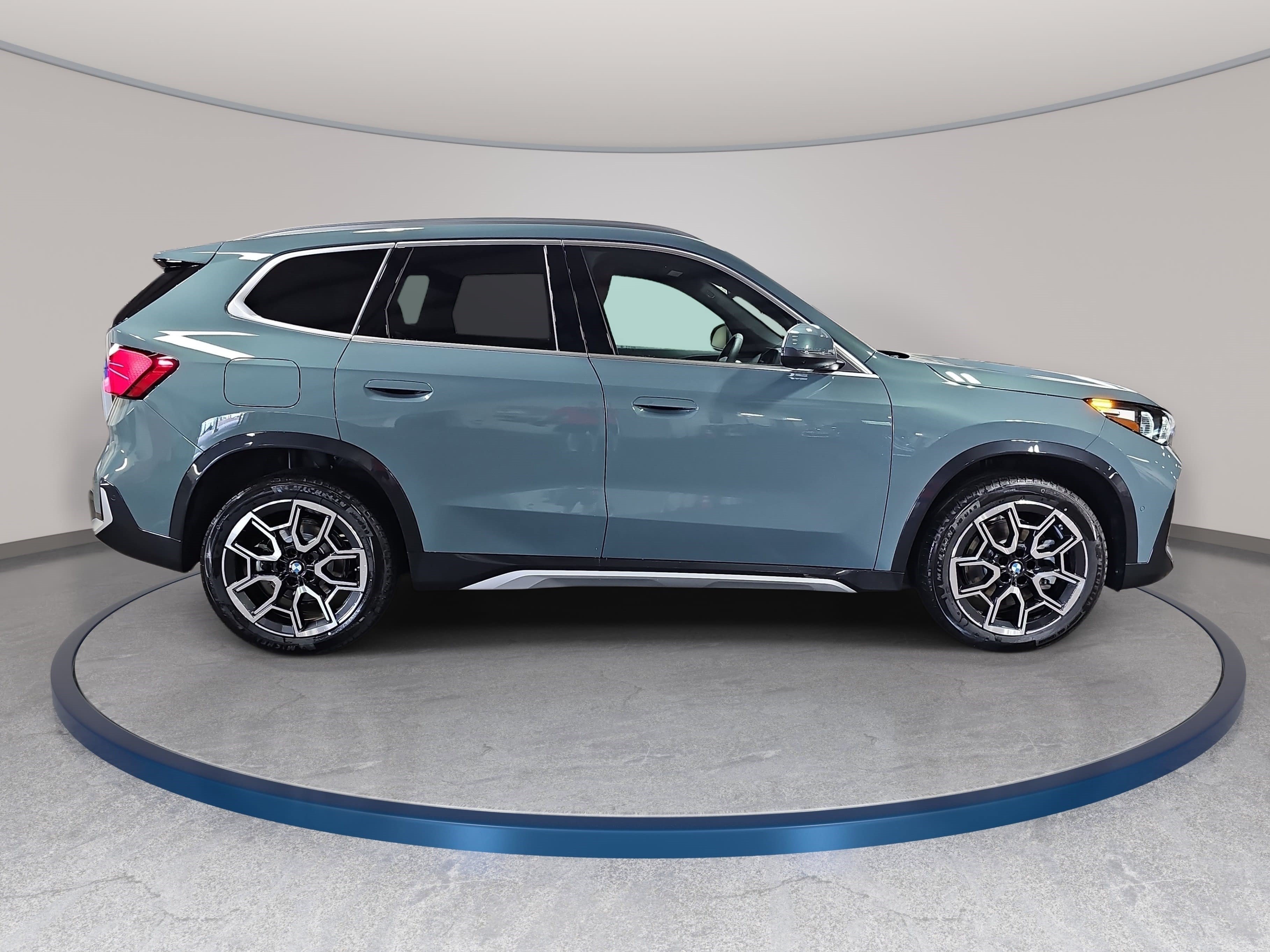 New 2026 BMW X1 xDrive28i w/ Technology Package AWD/4WD image 4