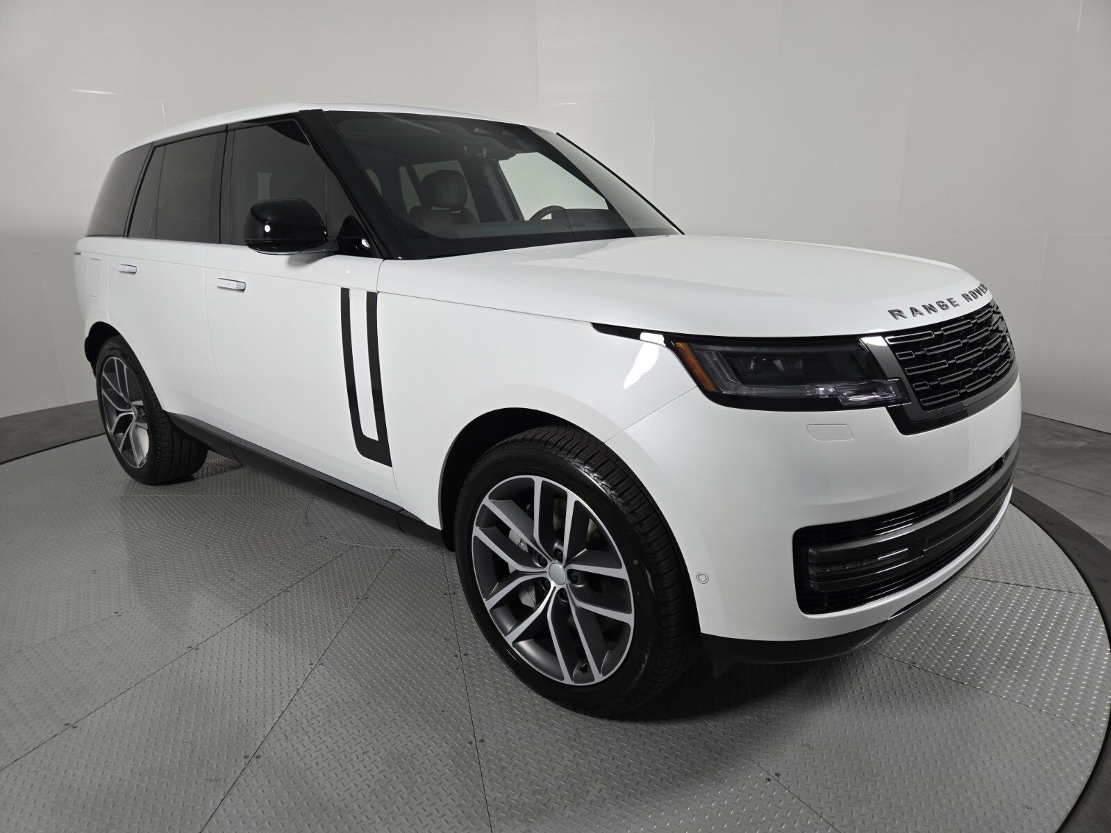 New 2025 Land Rover Range Rover SE image 14