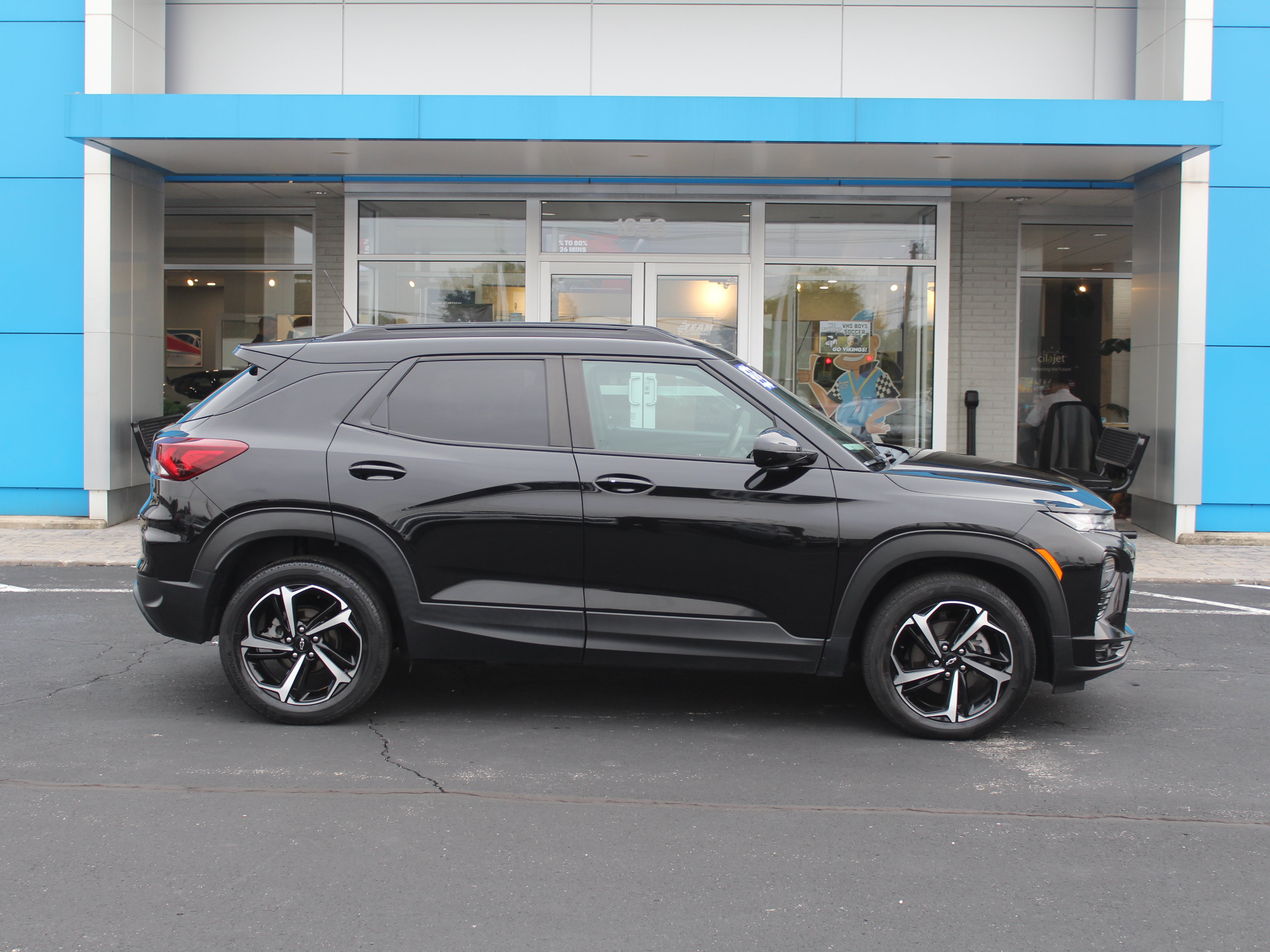 Certified 2022 Chevrolet TrailBlazer RS w/ Sun and Liftgate Package AWD/4WD image 5