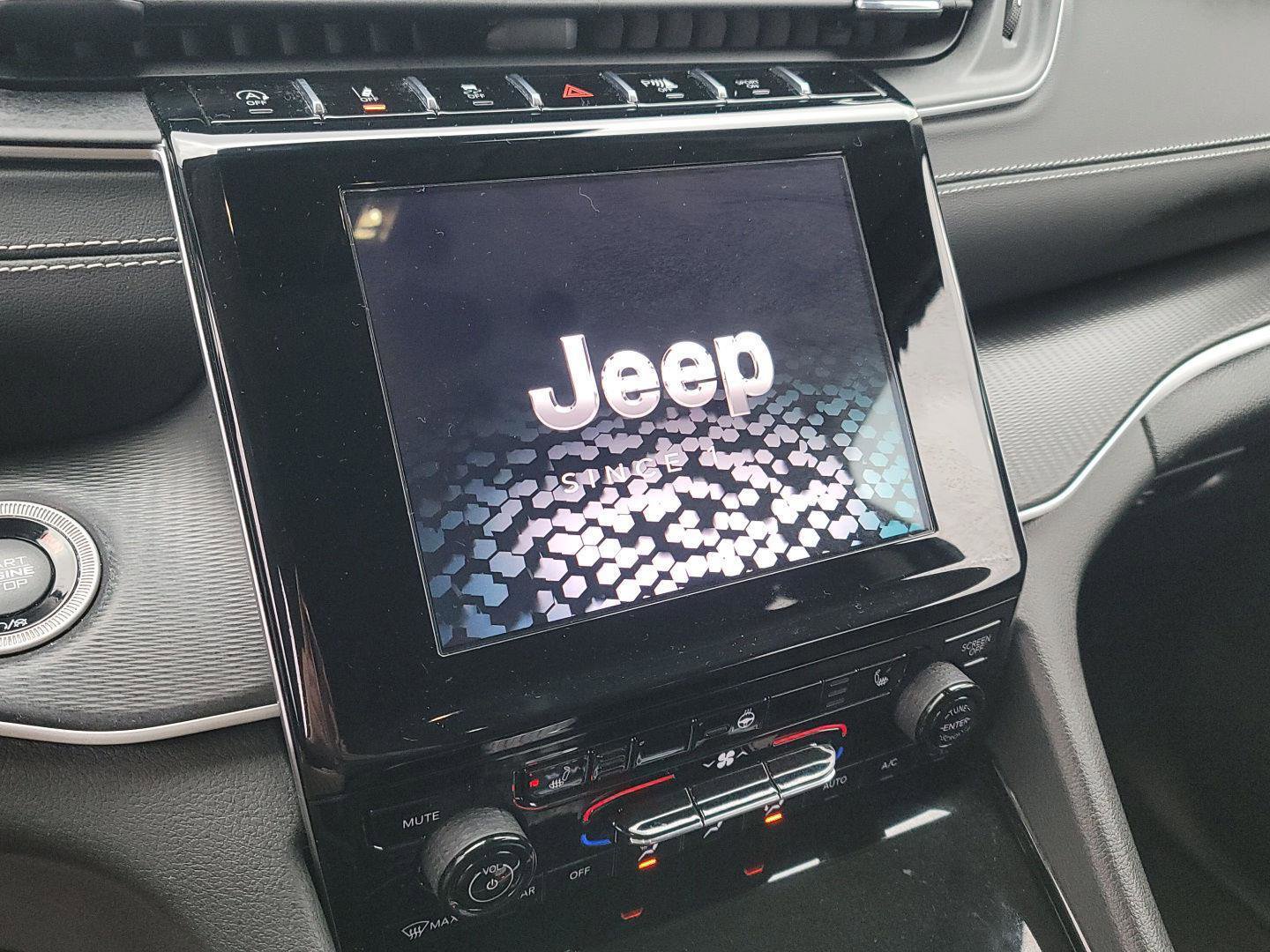 Used 2023 Jeep Grand Cherokee Laredo w/ Luxury Tech Group I image 29