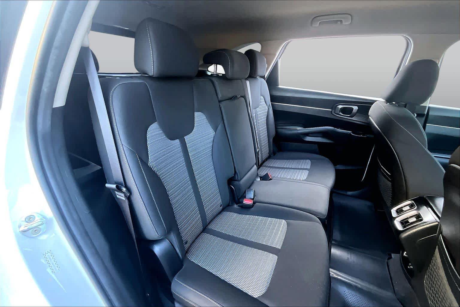 Used 2022 Kia Sorento LX FWD image 19