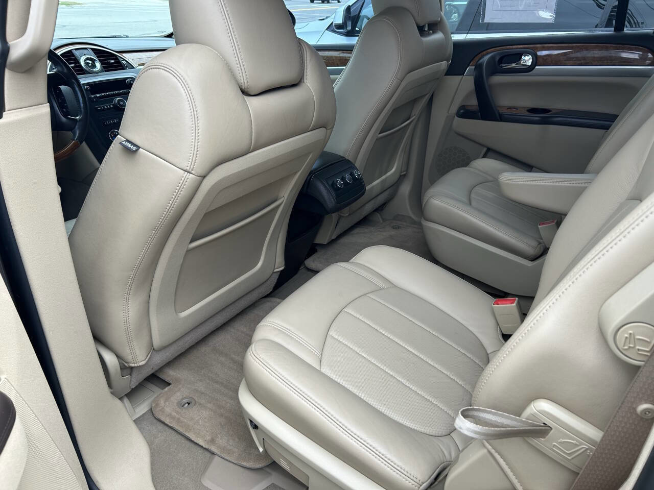 Used 2010 Buick Enclave CXL image 13