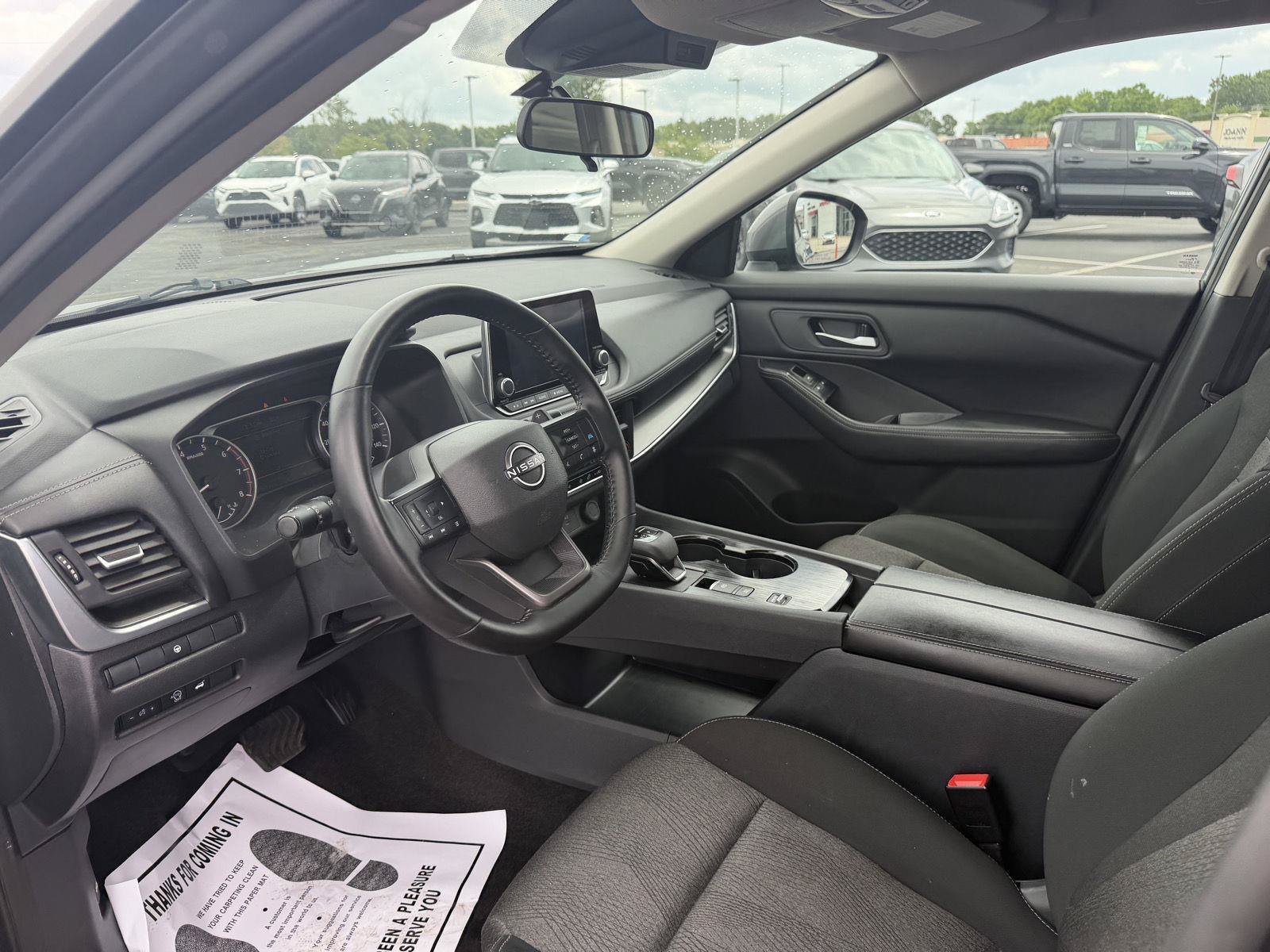 Used 2025 Nissan Rogue SV FWD image 13
