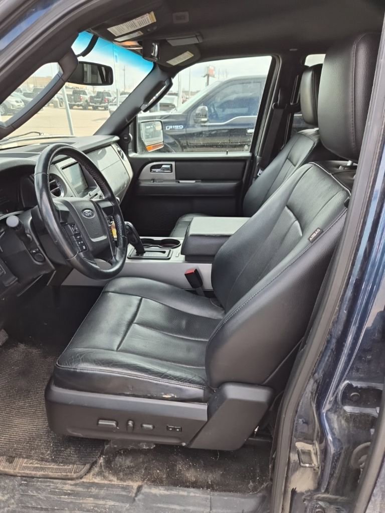 Used 2017 Ford Expedition XLT w/ Equipment Group 202A AWD/4WD image 8