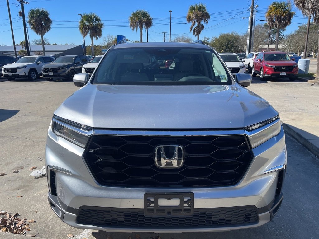 Used 2023 Honda Pilot Touring image 2