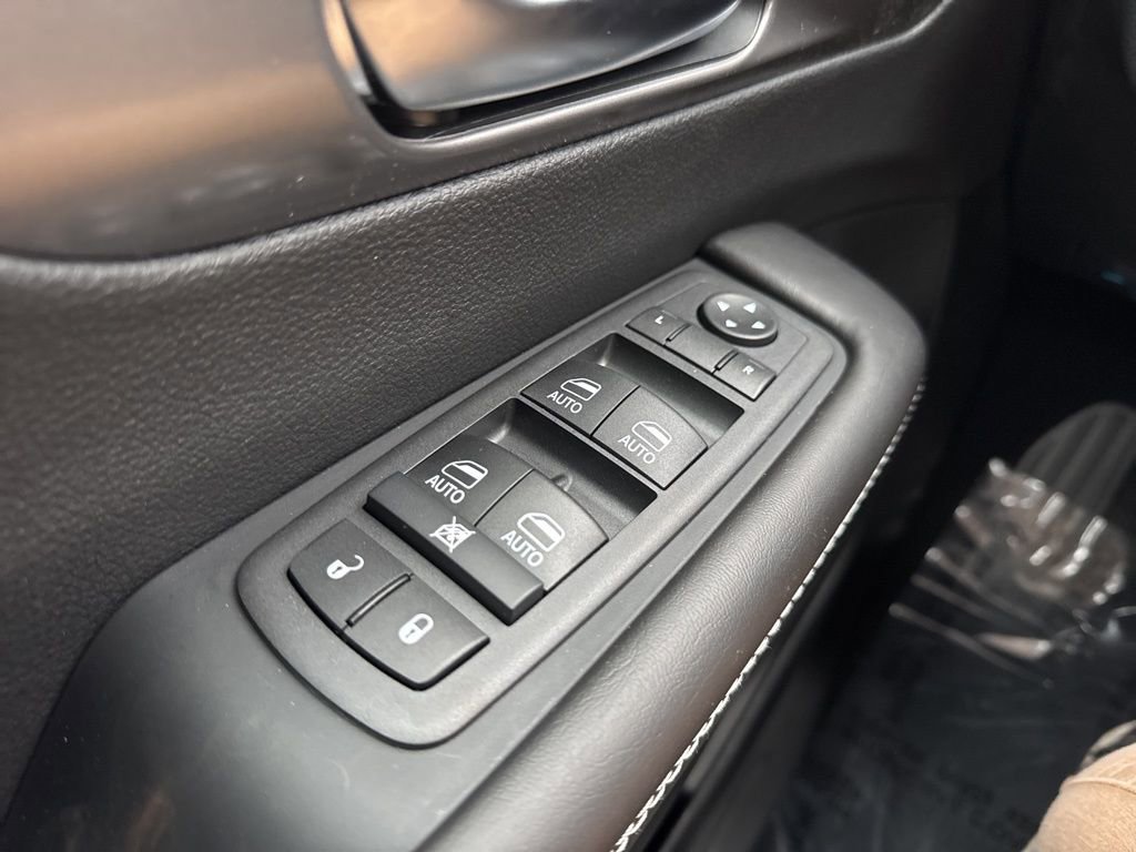 New 2026 Chrysler Pacifica Select image 9