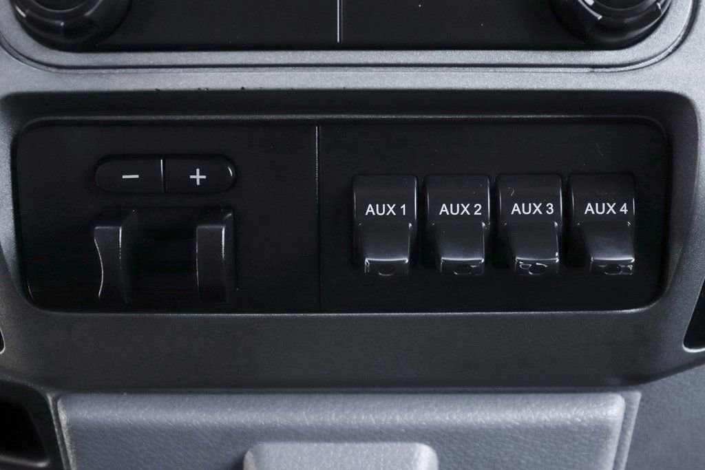 Used 2016 Ford F550 4x4 Crew Cab Super Duty w/ XLT Interior Package image 34