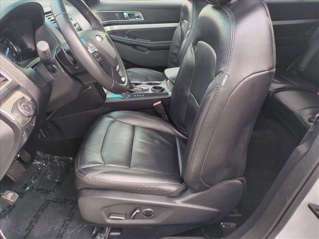 Used 2016 Ford Explorer XLT w/ Equipment Group 202A image 16