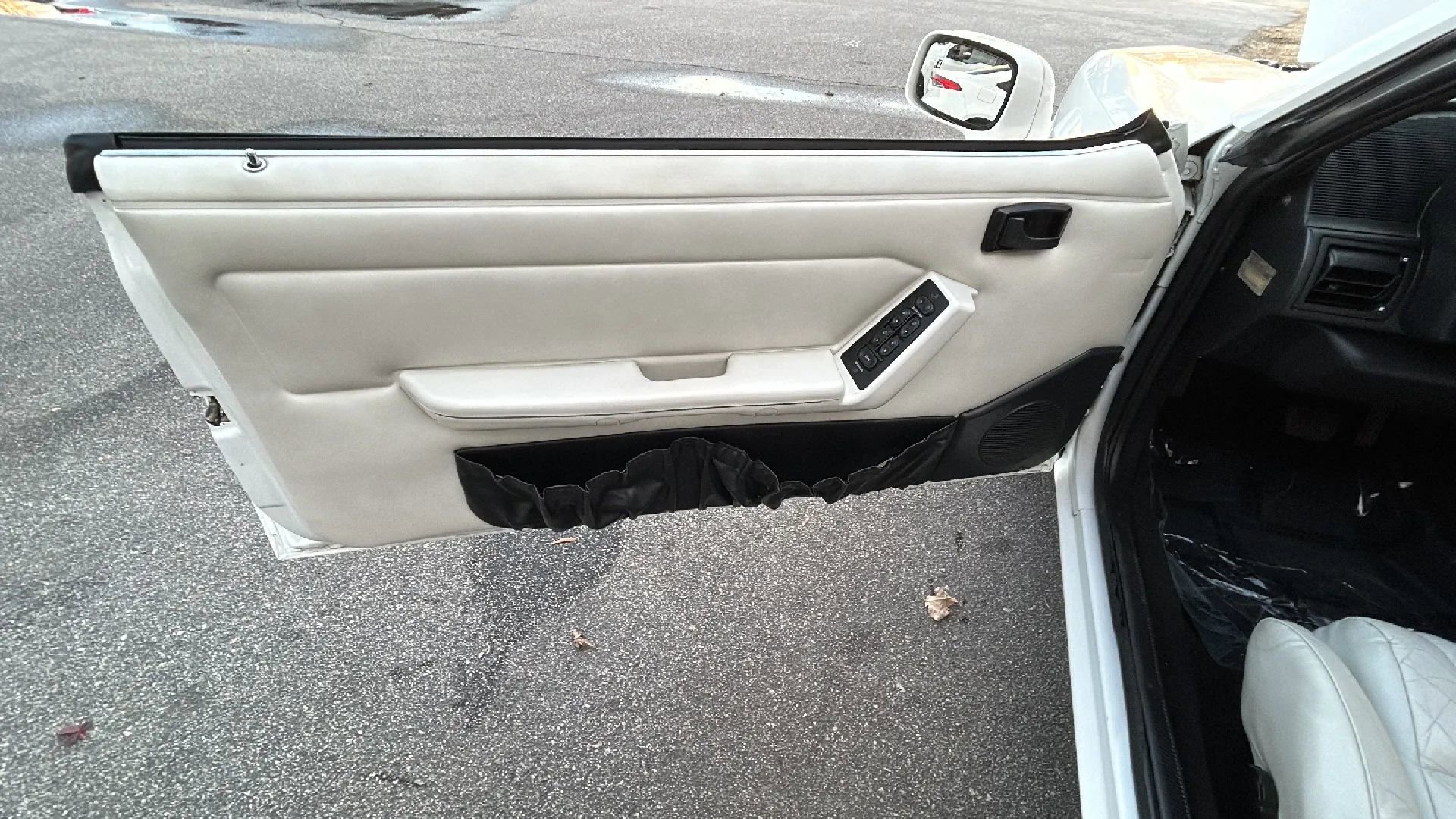 Used 1993 Ford Mustang LX RWD image 16