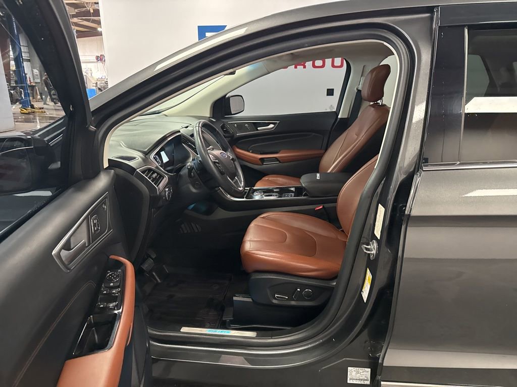 Used 2019 Ford Edge Titanium w/ Equipment Group 301A image 18
