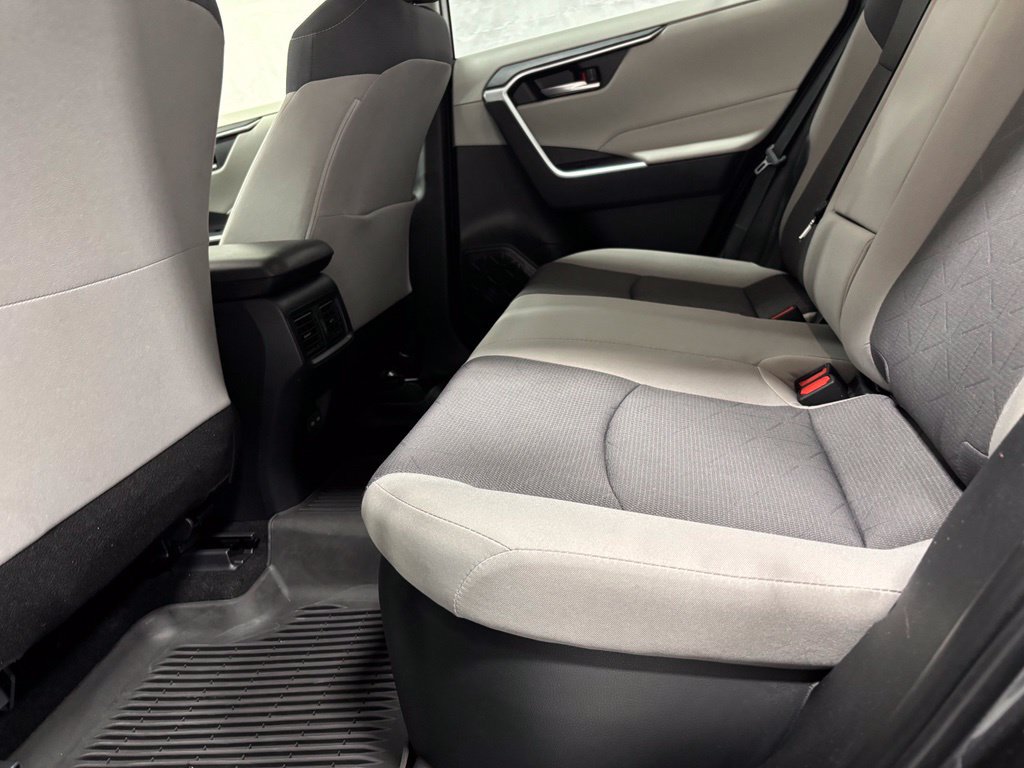 Used 2025 Toyota RAV4 XLE AWD/4WD image 44