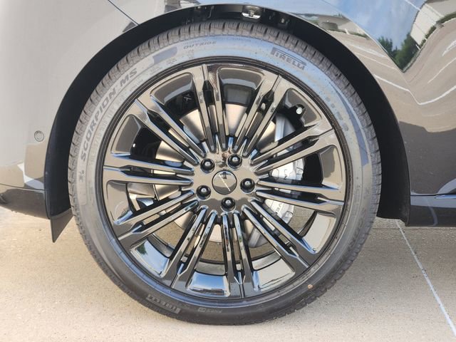 New 2026 Land Rover Range Rover Long Wheelbase SE image 7