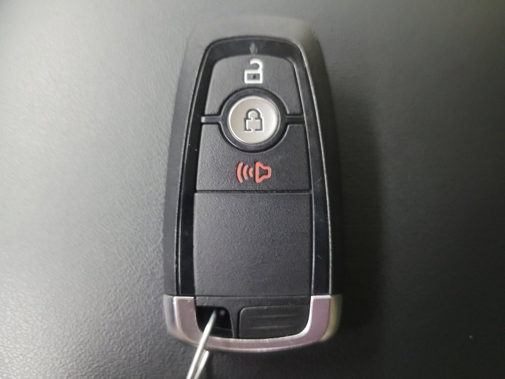 Used 2024 Ford Edge SE image 32
