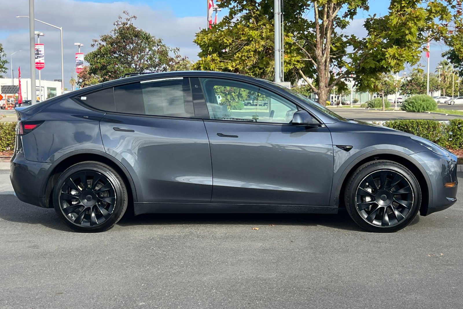 Used 2022 Tesla Model Y Long Range AWD/4WD image 3