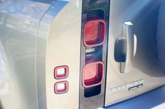 Used 2020 Land Rover Defender 110 SE image 9
